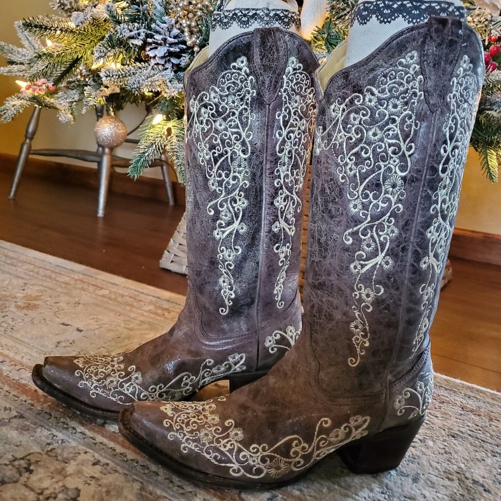 Corral Brown Boot, White Floral Stitching, Size 8.5